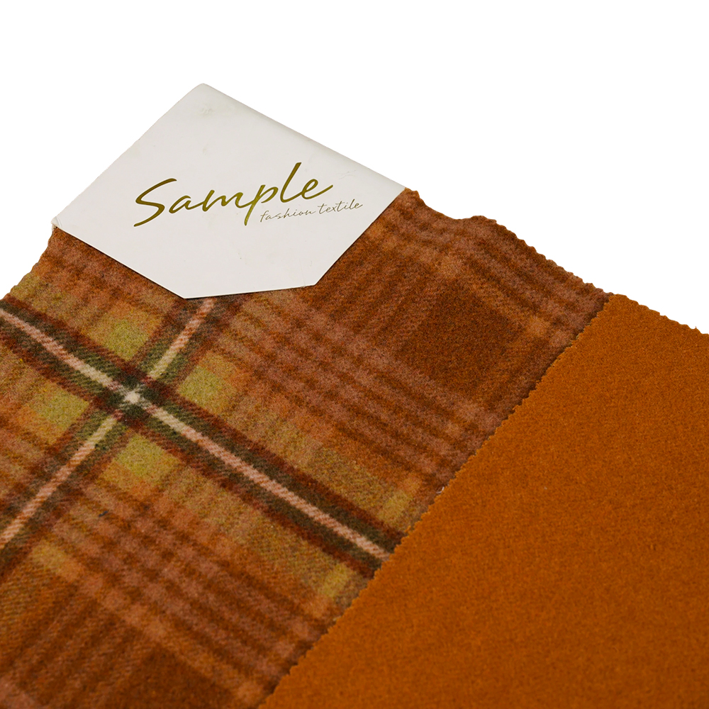 50% lana, 40% poliestere, 10% altra fibra, 860 g/m², a quadretti marrone e giallo, tessuto in velluto, ML-062142104