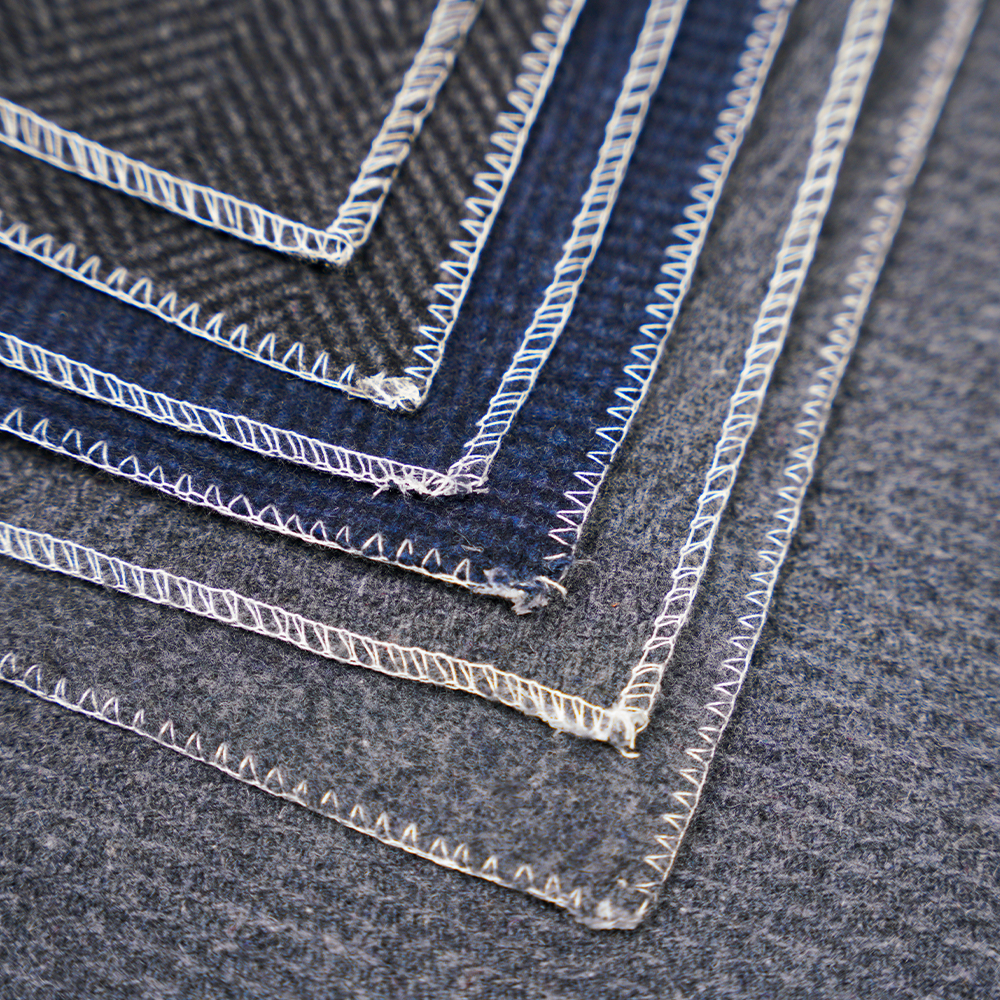 50% lana, 50% altra fibra, 760 G/M, grigio scuro + grigio medio, tessuto Melton con motivo scozzese a spina di pesce, ML-241150-760