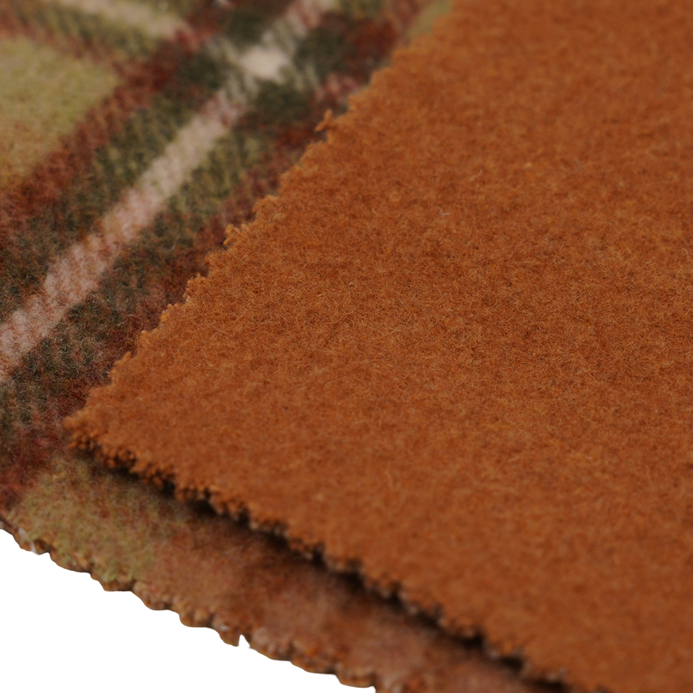 50% lana, 40% poliestere, 10% altra fibra, 860 g/m², a quadretti marrone e giallo, tessuto in velluto, ML-062142104