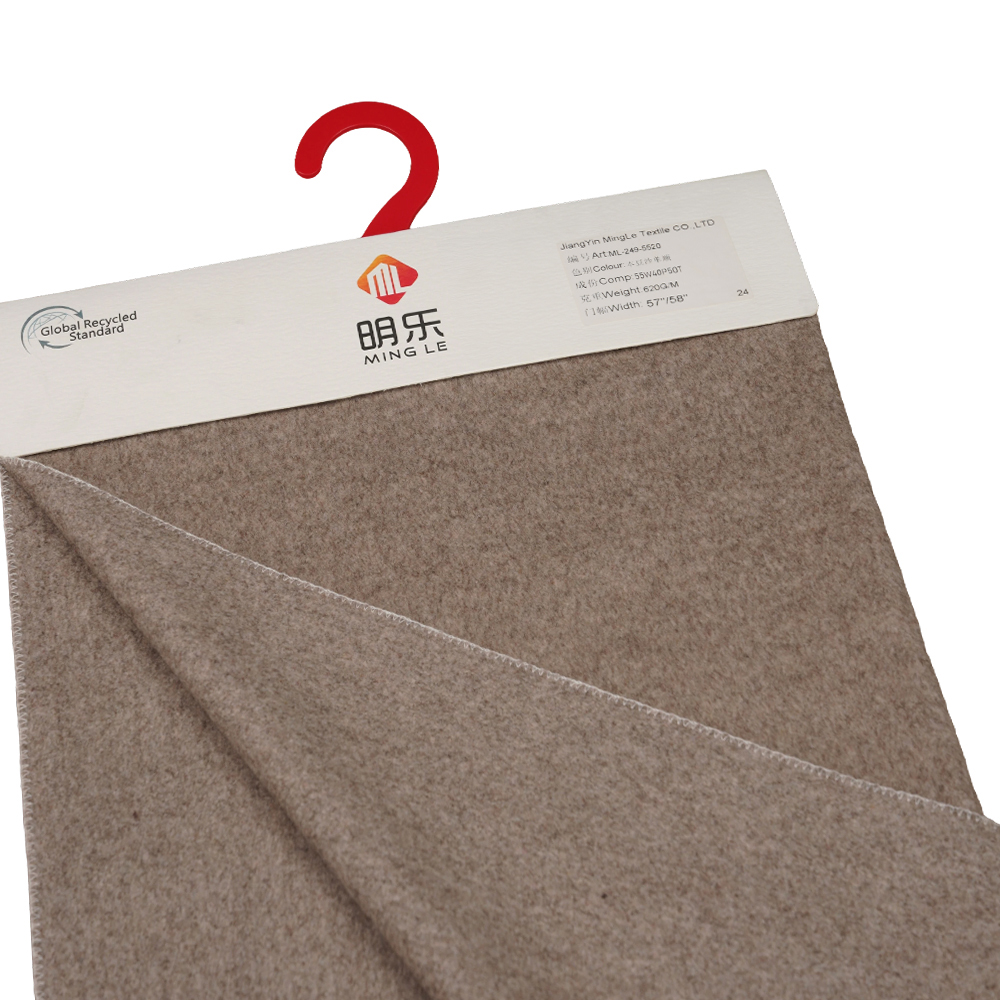 55% lana, 40% poliestere, 5% altra fibra, 620 g/m², pasta di fagioli, rivestimento monofacciale, tessuto ML-249-5520