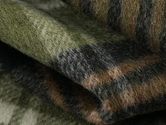 Analisi tecnica: conduttività termica e ritenzione del calore nelle strutture in lana tessuta a pelo
